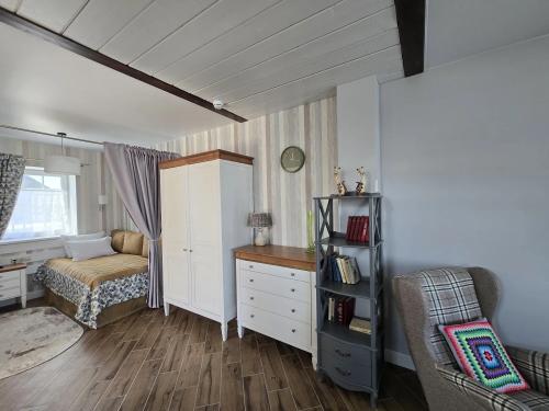 5ec4ee6f-0606-4634-8416-ecaf43f5403b