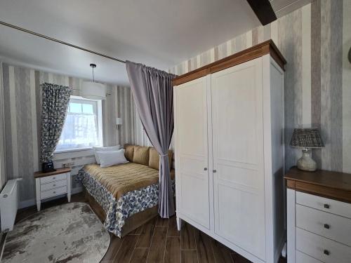 6dbc371a-bb38-4bf2-8157-bc5e0c3b2b75