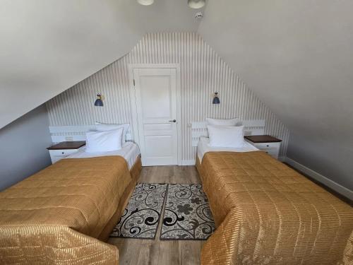 7f2c7b7b-6bda-44d2-adb4-e34dfd53dd59