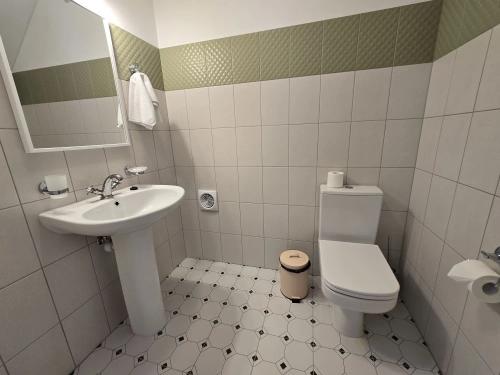 9030234f-8eac-4e83-8913-dce63a5f4021